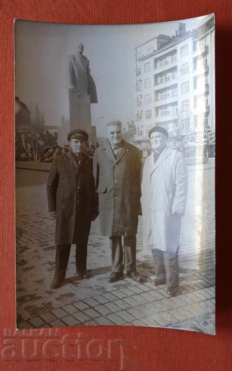 Sofia - Monumentul Spart al lui Lenin cu preț € 0.50 | 0.98 BGN