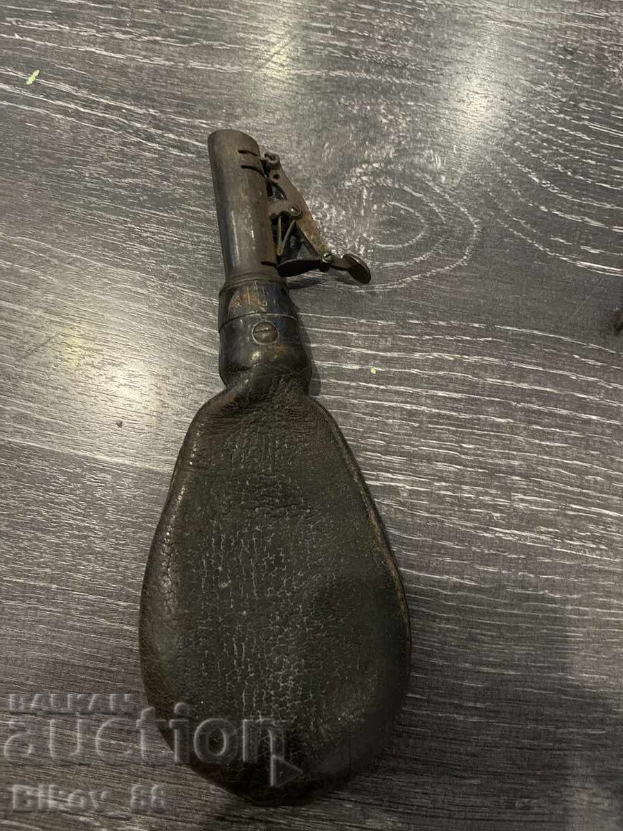 Παράδοση Δερμάτινη πυρίτιδα /c