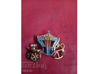 Broșă email antică, căruță