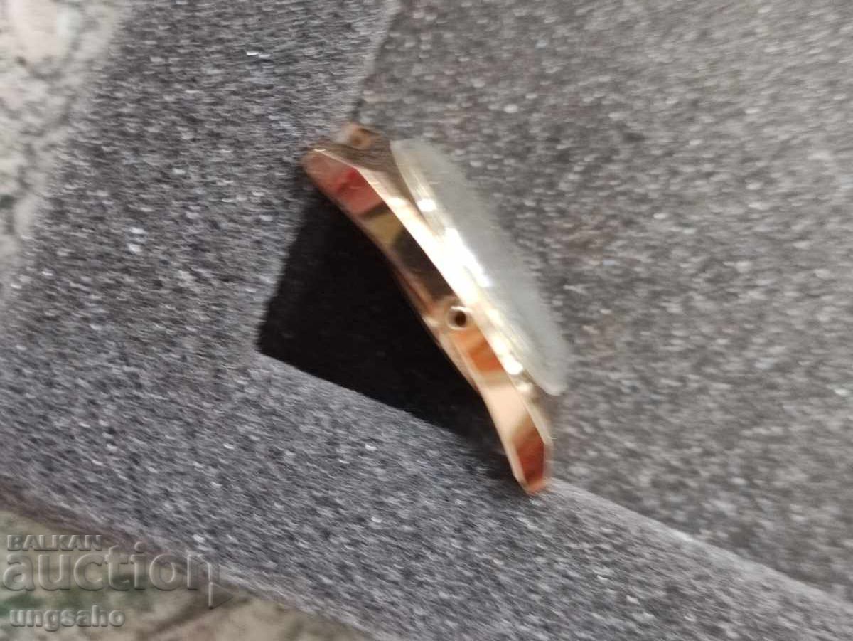 Delivery of New gold-plated watch from Poljot. 20 microns. USSR Delivery of New gold-plated watch from Poljot. 20 microns. USSR