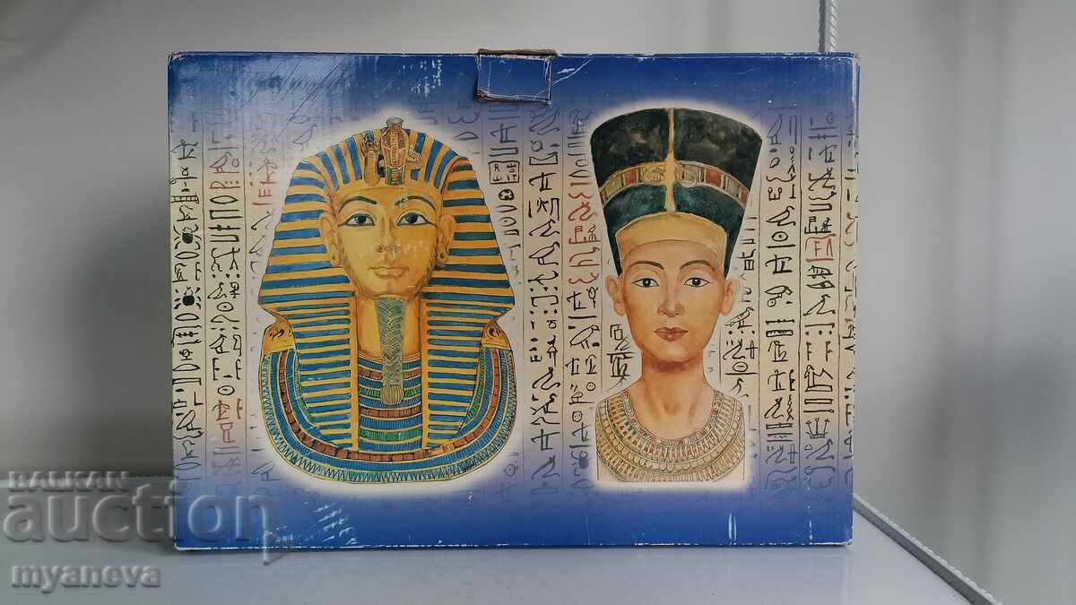 Izida, drevnoegipet·ska boginya na maĭchinstvoto i semeĭstvoto με τιμή € 60.00 | 117.35 BGN