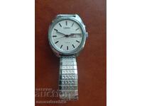 Ръчен часовник Слава, 26 камъка, отличен