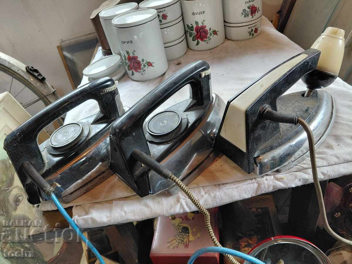 Vechi fiare de călcat electrice, lot două cu preț € 0.01 | 0.02 BGN