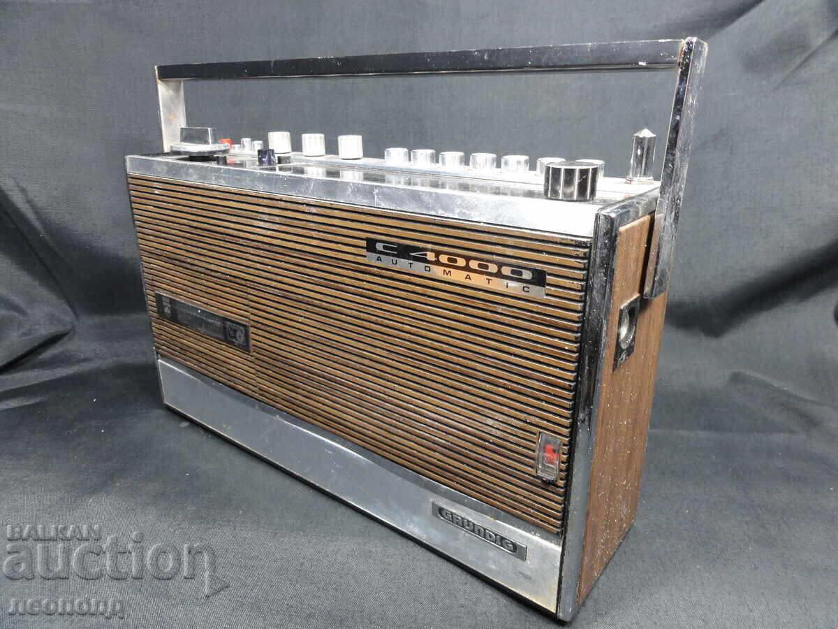 BZC VECHI RETRO TRANZISTOR RADIO CASETA PLAYER GRUNDIG C4000 cu preț € 23.00 | 44.98 BGN
