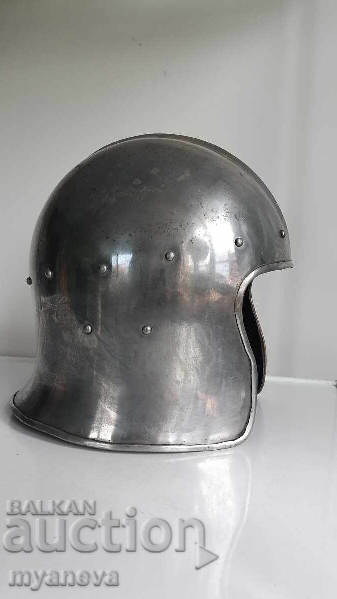 Casca cavaler medievală, tip Barbute