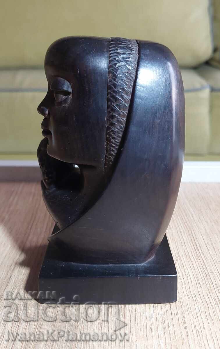 Livrarea Sculptură în lemn de abanos pentru cunoscători Livrarea Sculptură în lemn de abanos pentru cunoscători