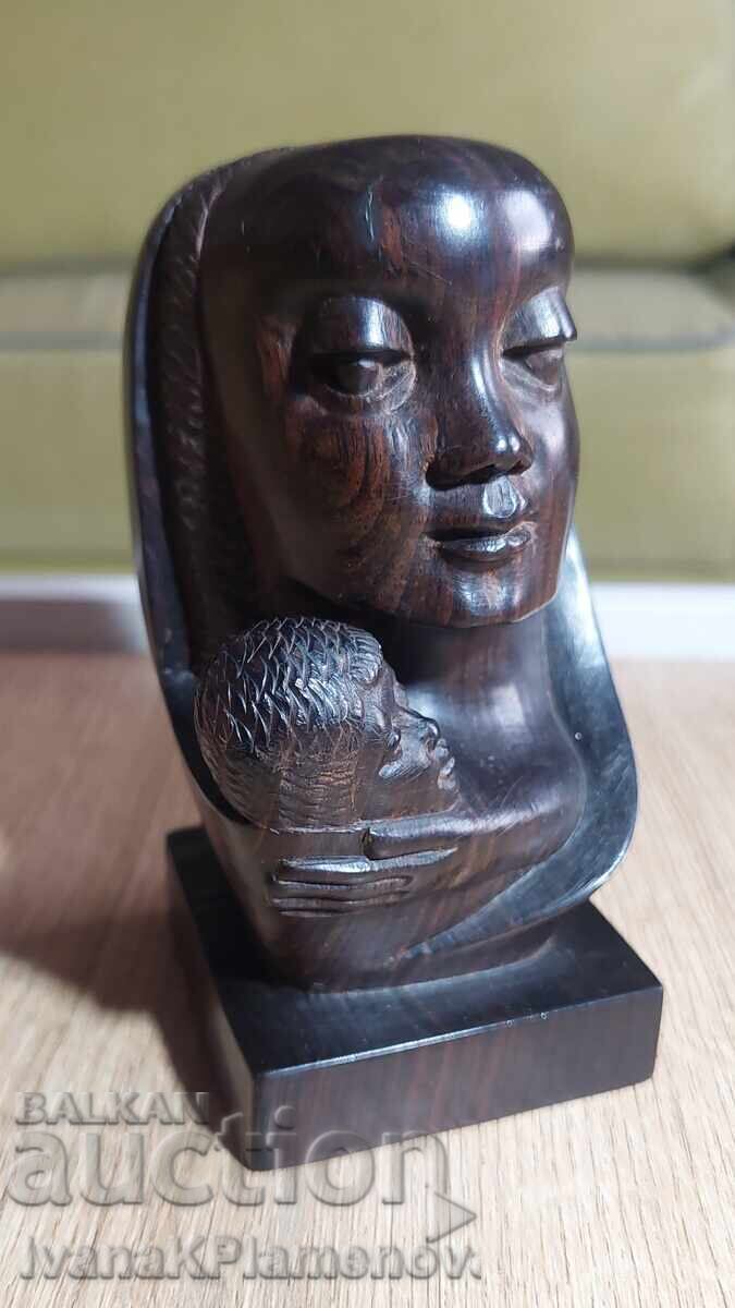 Sculptură în lemn de abanos pentru cunoscători Sculptură în lemn de abanos pentru cunoscători