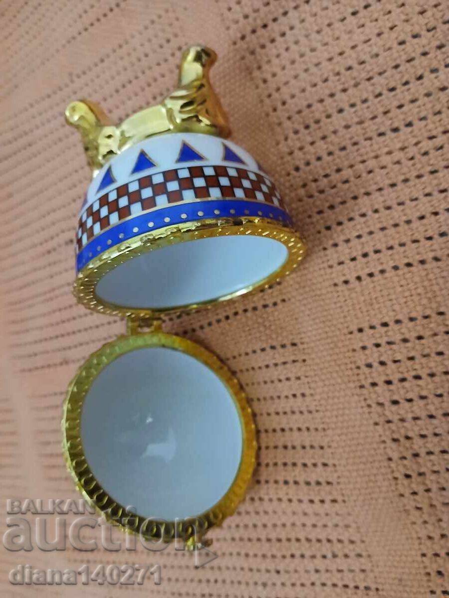 Licitație Cutie din porțelan în formă de ou, 10 cm