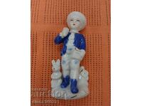Figurină din porțelan băiat cu iepuraș 14 cm