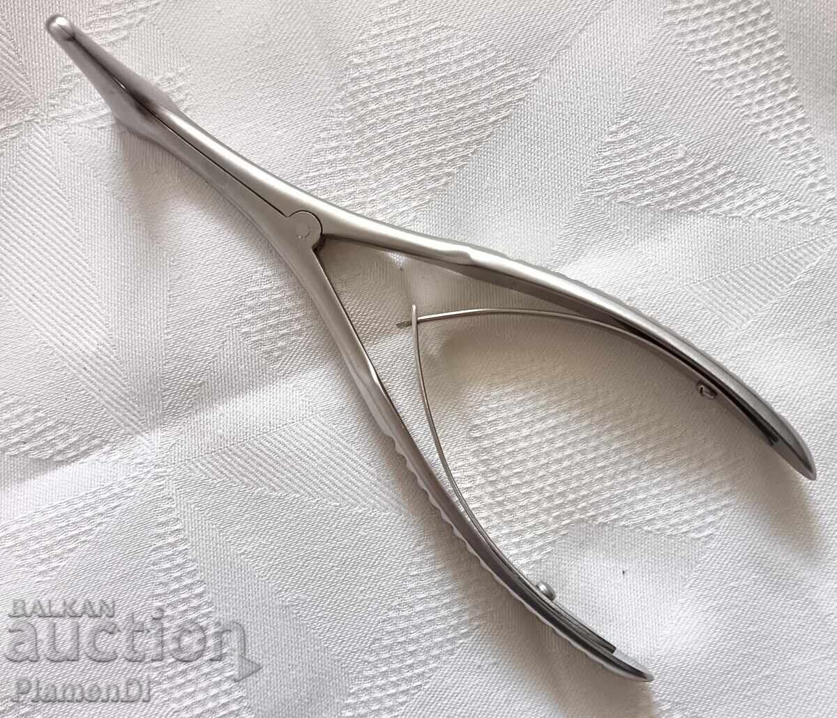 Delivery of Medical instrument - Nasal speculum