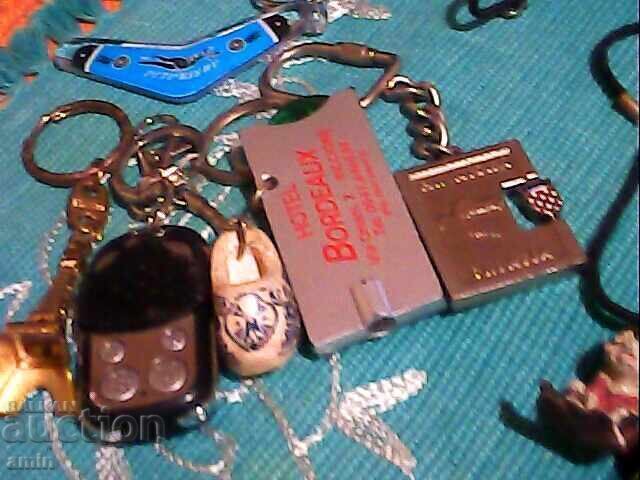 Lot de 19 bucăți pietre de joc și suport chei cu preț € 4.00 | 7.82 BGN