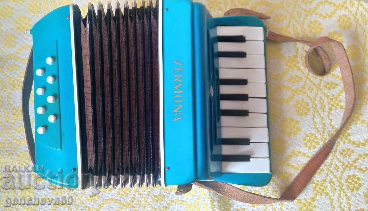 Livrarea Acordeon pentru copii VERMONA, anii '70, de colecție Livrarea Acordeon pentru copii VERMONA, anii '70, de colecție