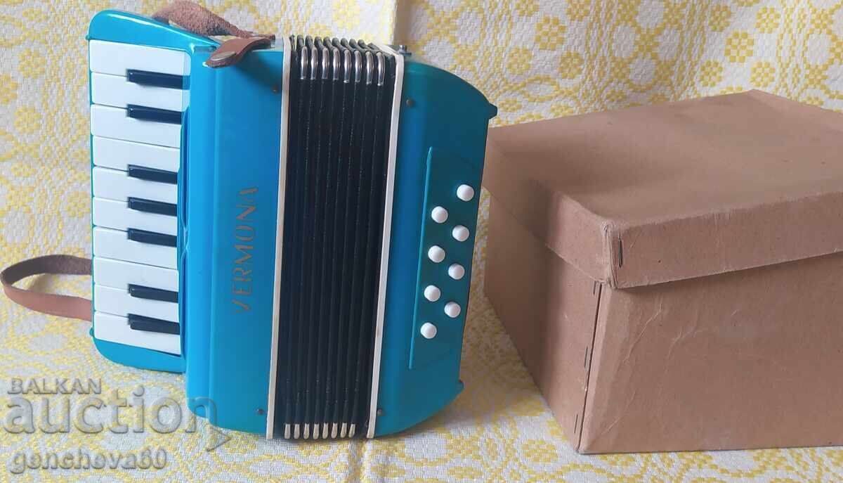 Acordeon pentru copii VERMONA, anii '70, de colecție Acordeon pentru copii VERMONA, anii '70, de colecție