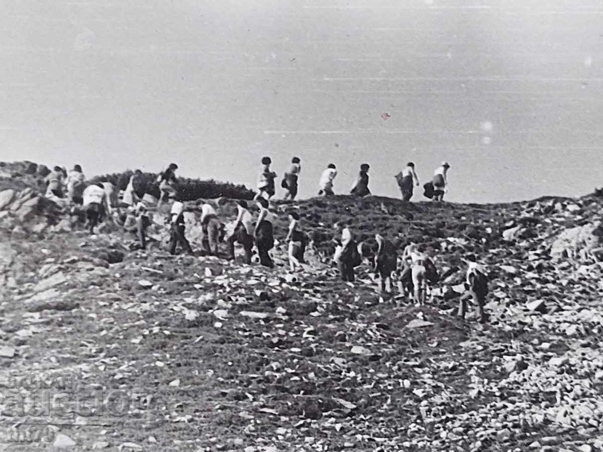 Fotografie drumeție turistică – socialism cu preț € 0.50 | 0.98 BGN