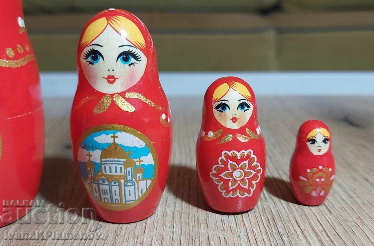 Доставка на Матрйошки комплект 5 броя за ценители Доставка на Матрйошки комплект 5 броя за ценители