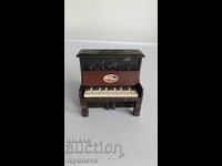 Πιάνο, vintage, μεταλλικό φιγουρίνι με ξύστρα