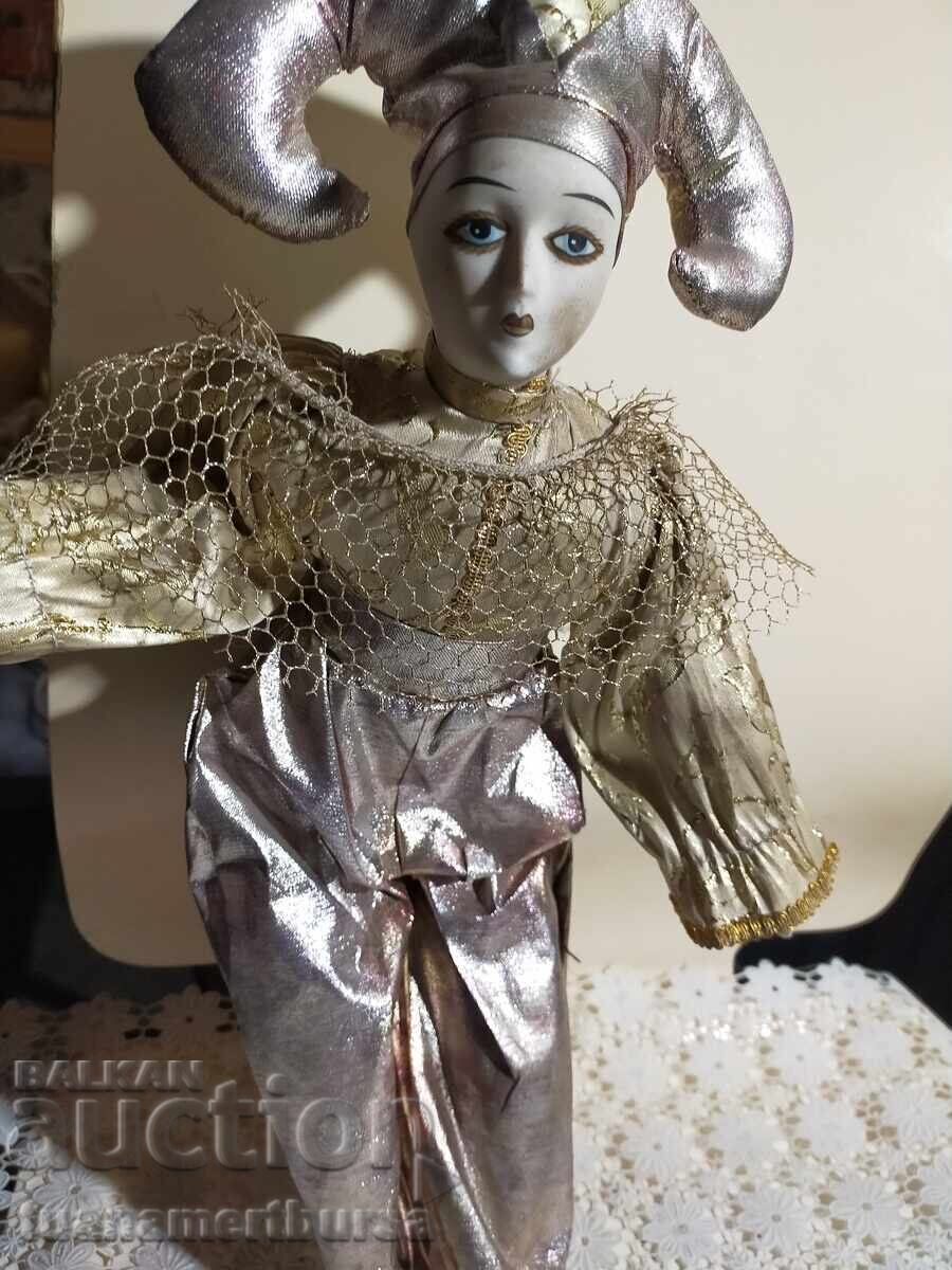 Порцеланова кукла с цена € 14.00 | 27.38 лв.