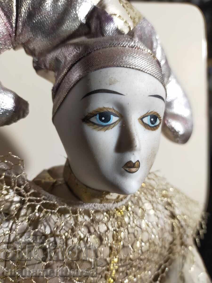 Порцеланова кукла