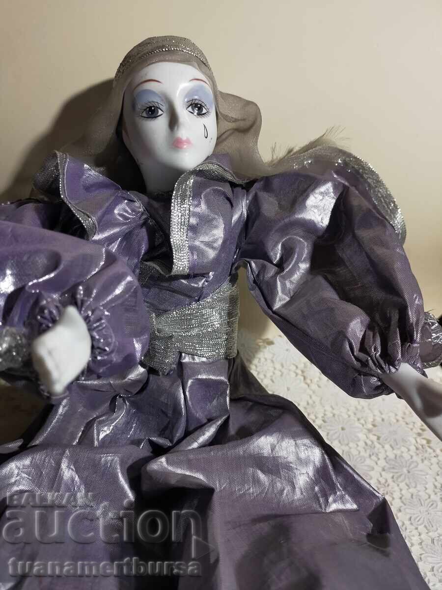 Papusa de portelan cu preț € 14.00 | 27.38 BGN