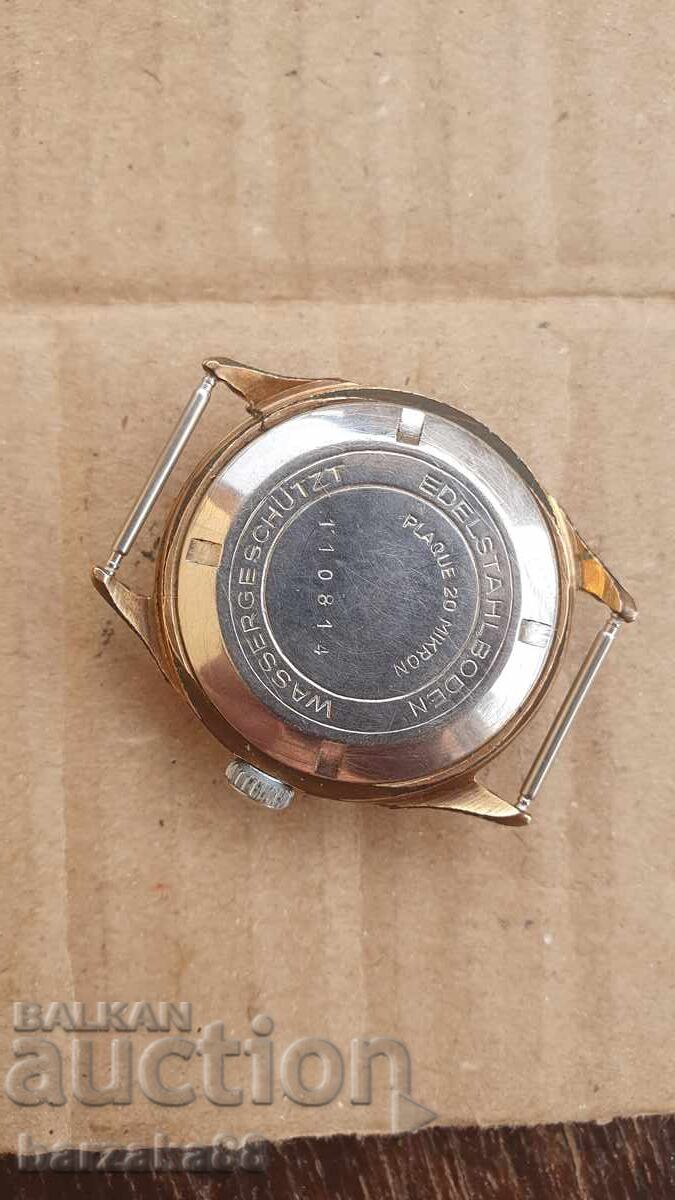 Ceas bărbătesc placat cu aur Gub cu preț € 40.00 | 78.23 BGN Ceas bărbătesc placat cu aur Gub cu preț € 40.00 | 78.23 BGN