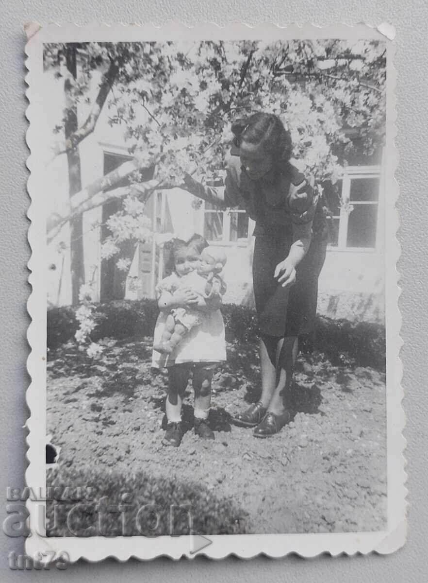 Snimka dete s kukla – Tsarstvo Bŭlgariya