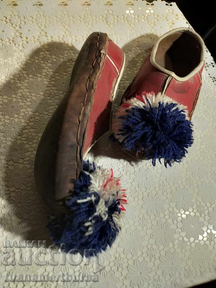 autentice încălțăminte cu preț € 13.00 | 25.43 BGN