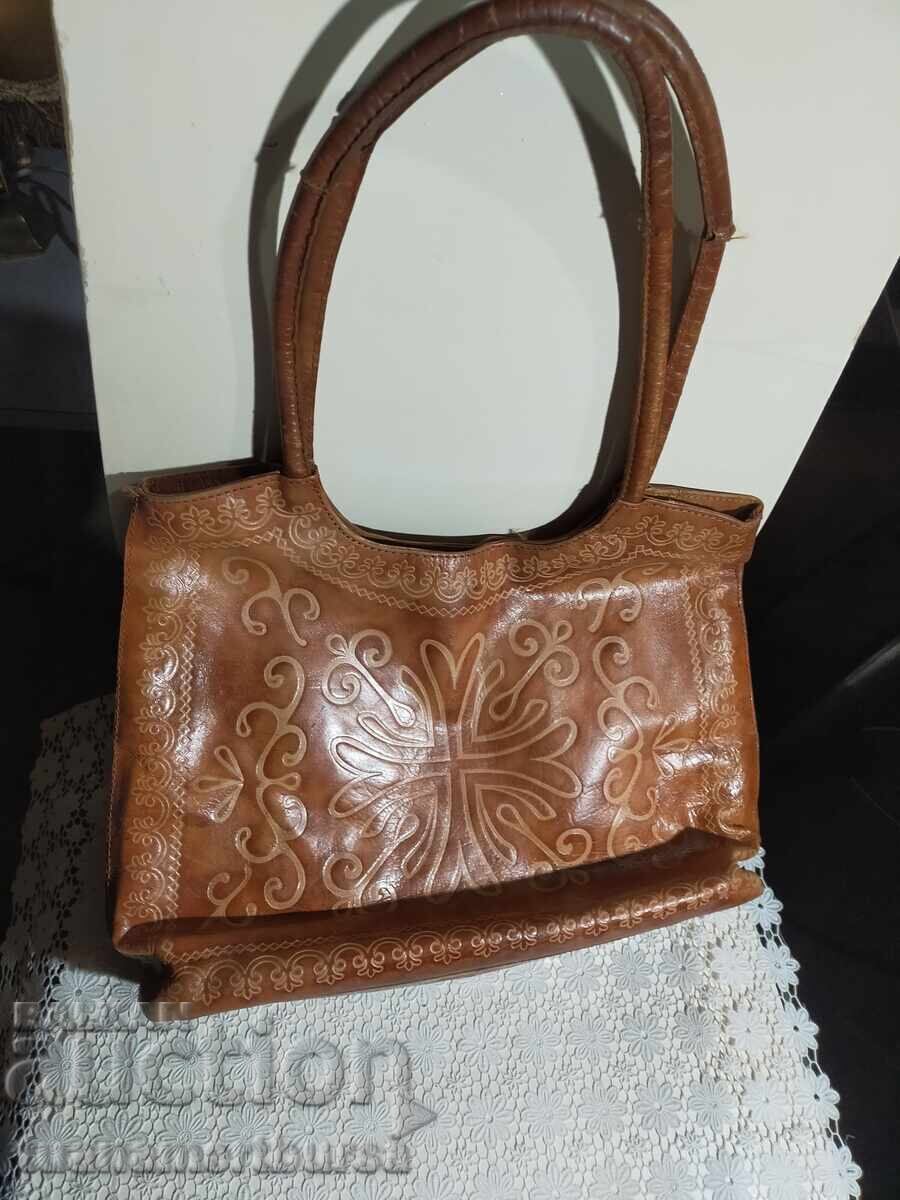 geanta de piele cu preț € 14.00 | 27.38 BGN