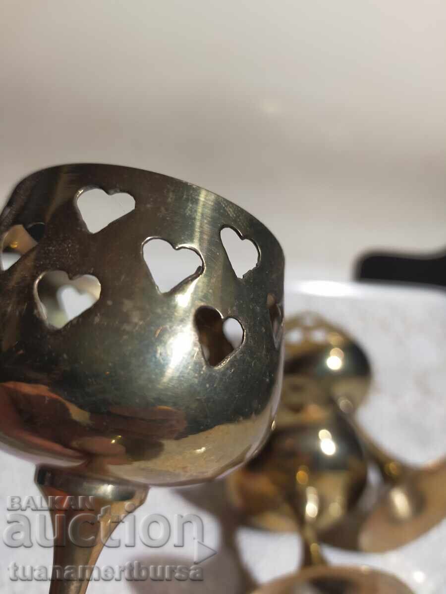 Παράδοση τρία μεταλλικά κηροπήγια