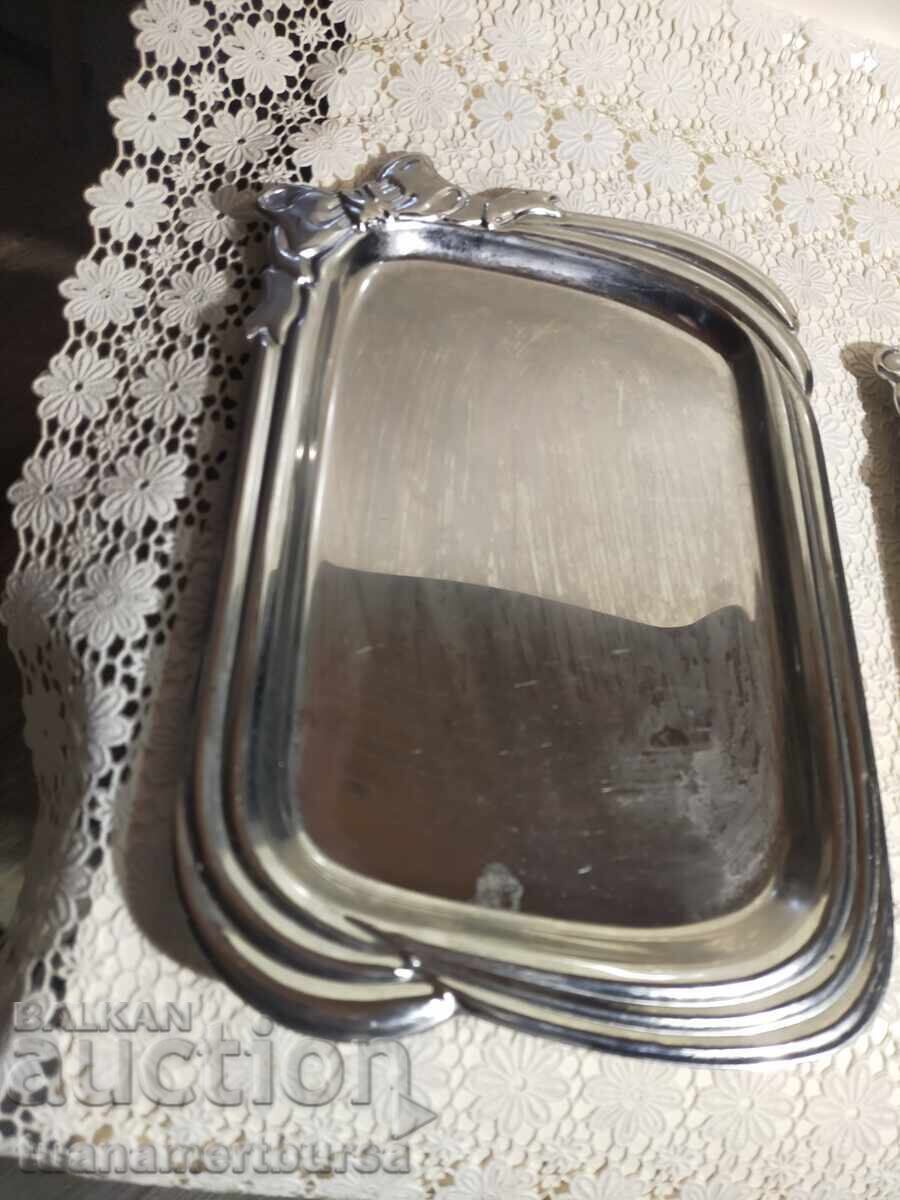 Delivery of two metal mini trays