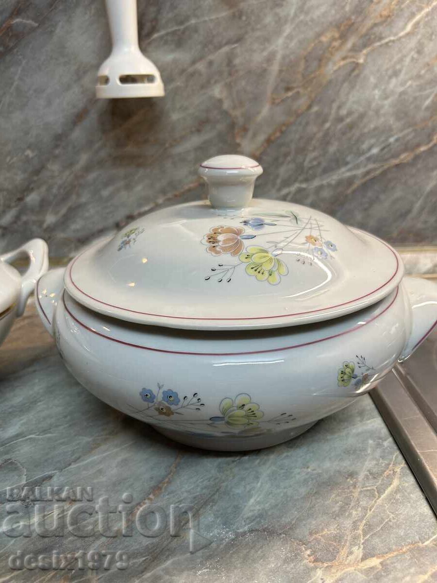 Porcelain soup tureens - two pieces - 5 Porcelain soup tureens - two pieces - 5