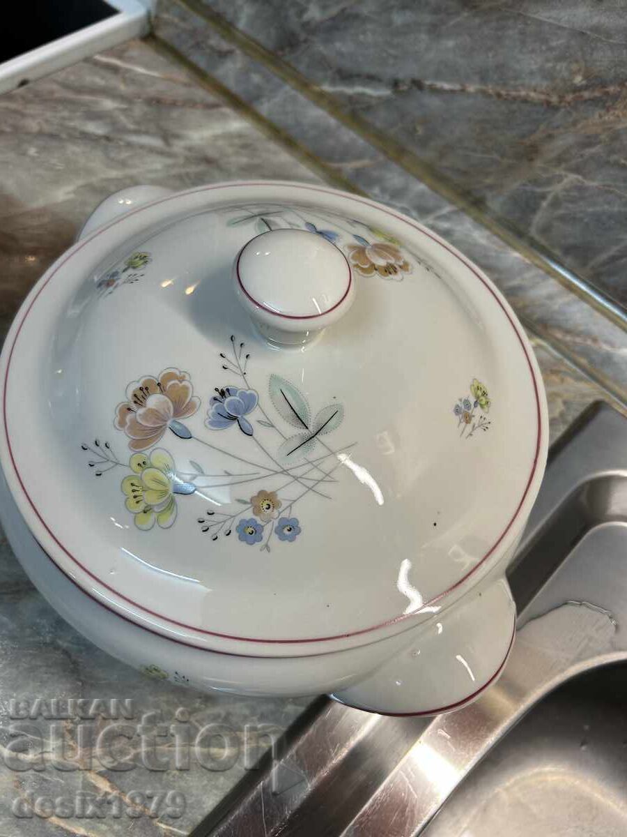 Porcelain soup tureens - two pieces - 6 Porcelain soup tureens - two pieces - 6