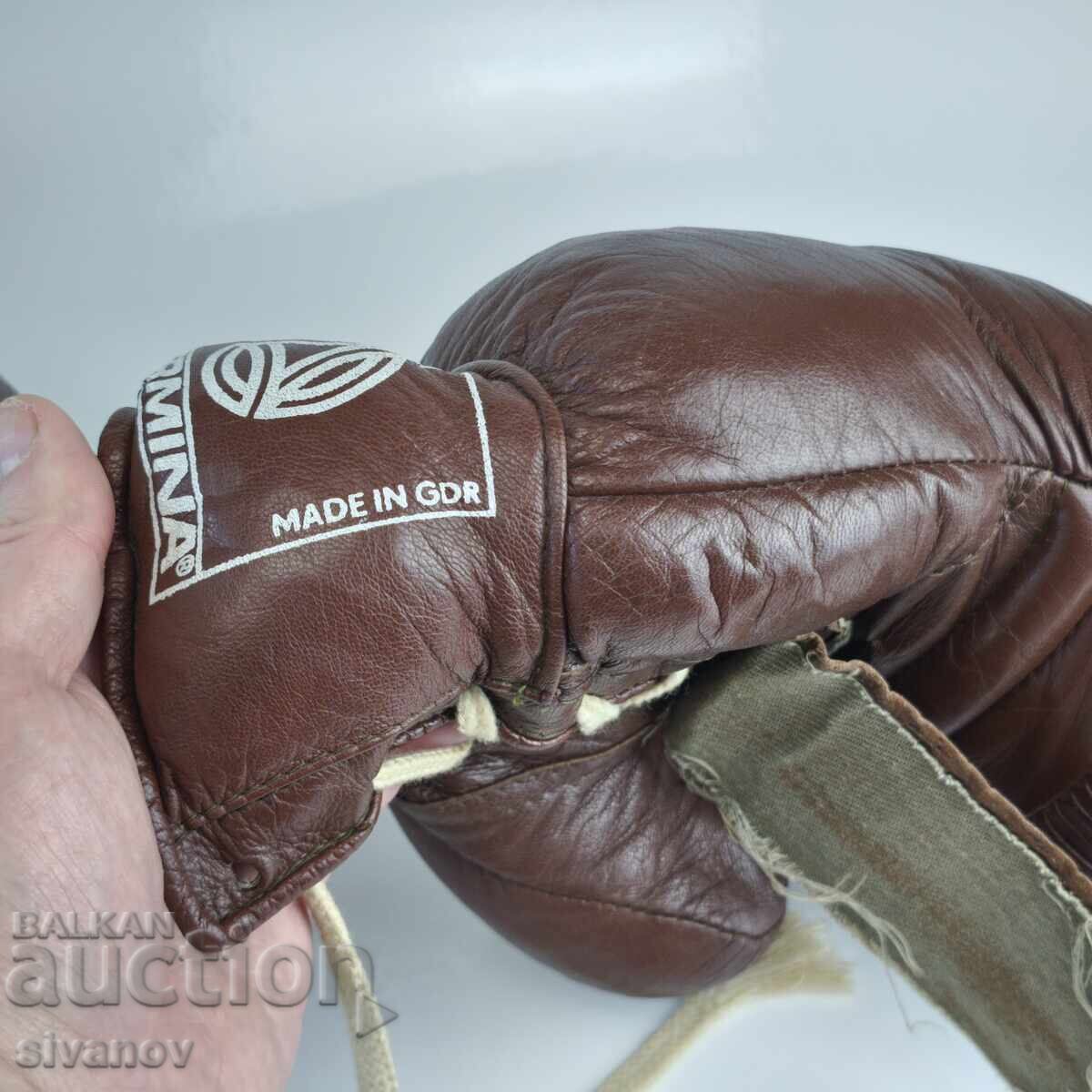 Livrarea Vechi mănuși de box din piele Germina Perfekt RDG #6346 Livrarea Vechi mănuși de box din piele Germina Perfekt RDG #6346