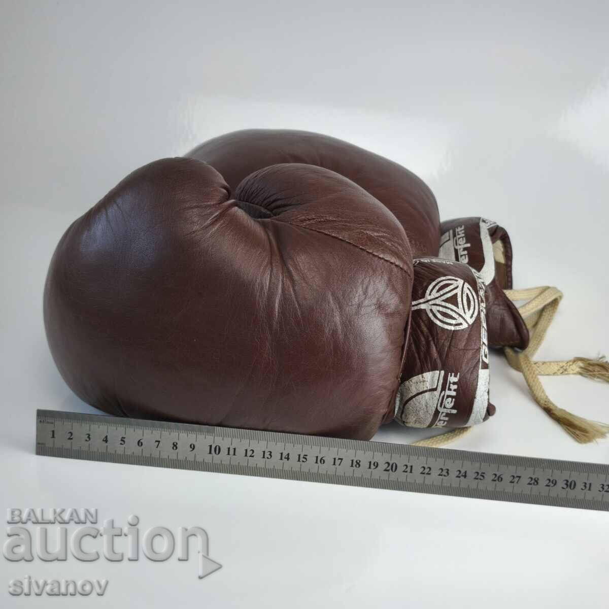 Vechi mănuși de box din piele Germina Perfekt RDG #6346 - 7 Vechi mănuși de box din piele Germina Perfekt RDG #6346 - 7