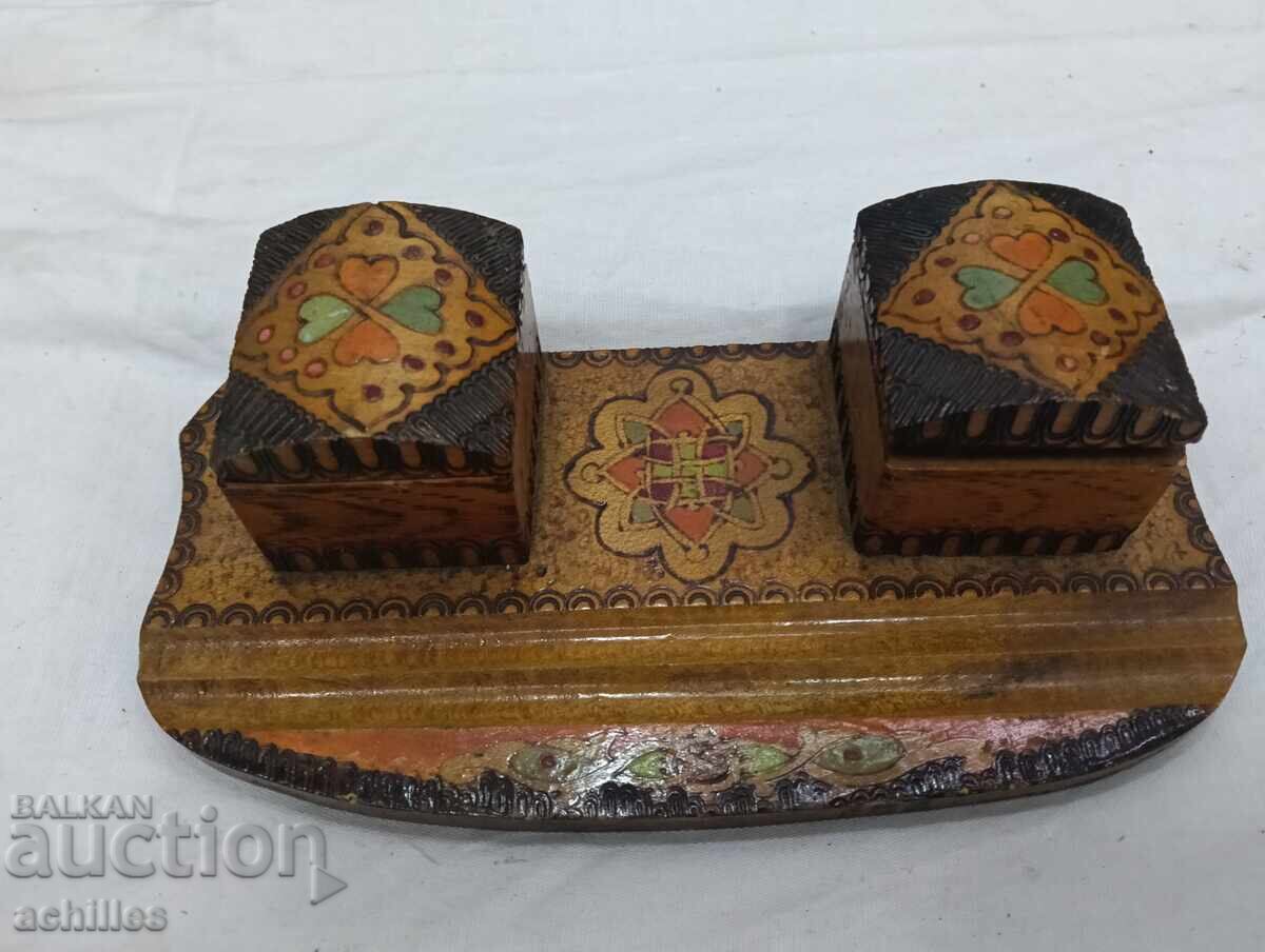 Pirografirana dŭrvena mastilnitsa