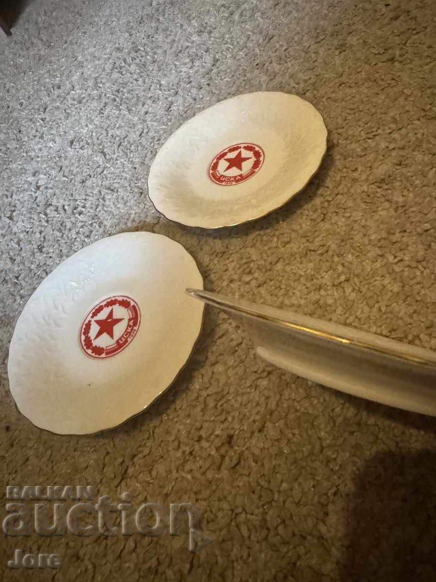 Доставка на 3 броя чинийки цска