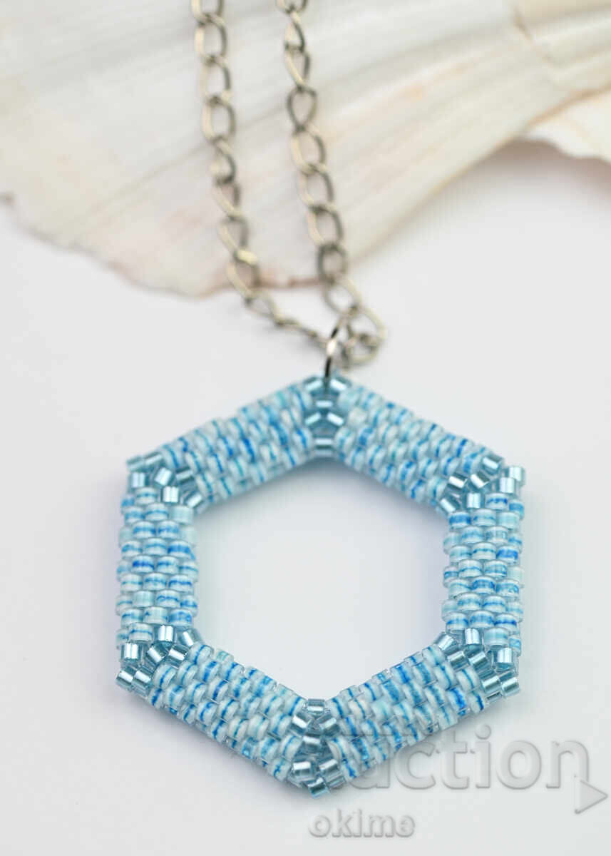 Colier albastru deschis delicat cu pandantiv hexagonal cu preț € 30.50 | 59.65 BGN Colier albastru deschis delicat cu pandantiv hexagonal cu preț € 30.50 | 59.65 BGN