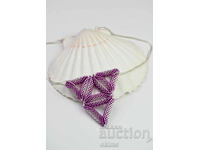 Colier triunghiuri mov