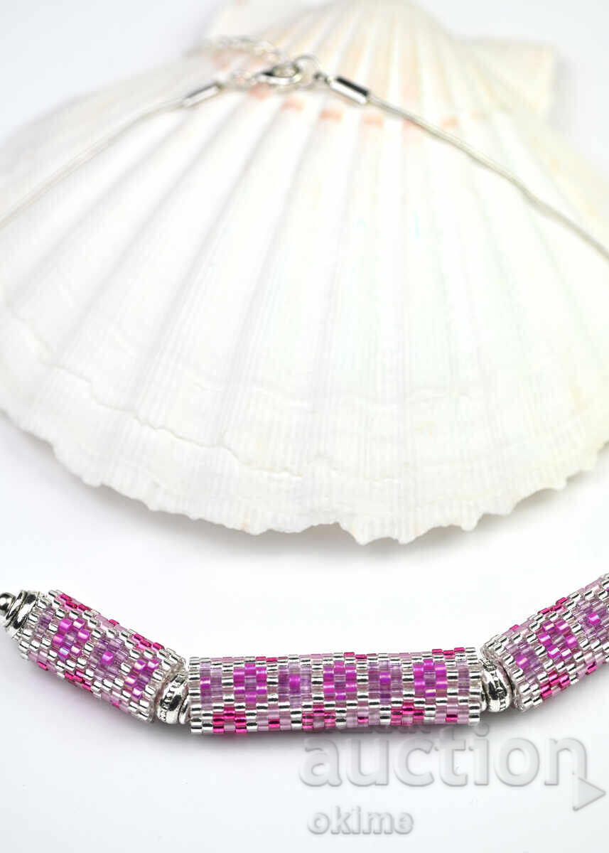 Colier argintiu, presărat cu flori mov-violet cu preț € 52.50 | 102.68 BGN