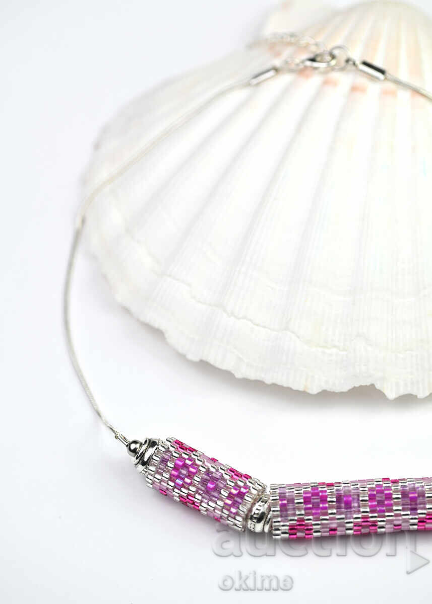 Licitație Colier argintiu, presărat cu flori mov-violet