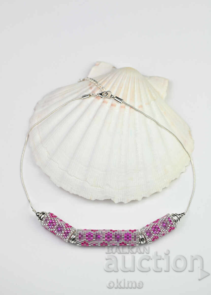 Colier argintiu, presărat cu flori mov-violet