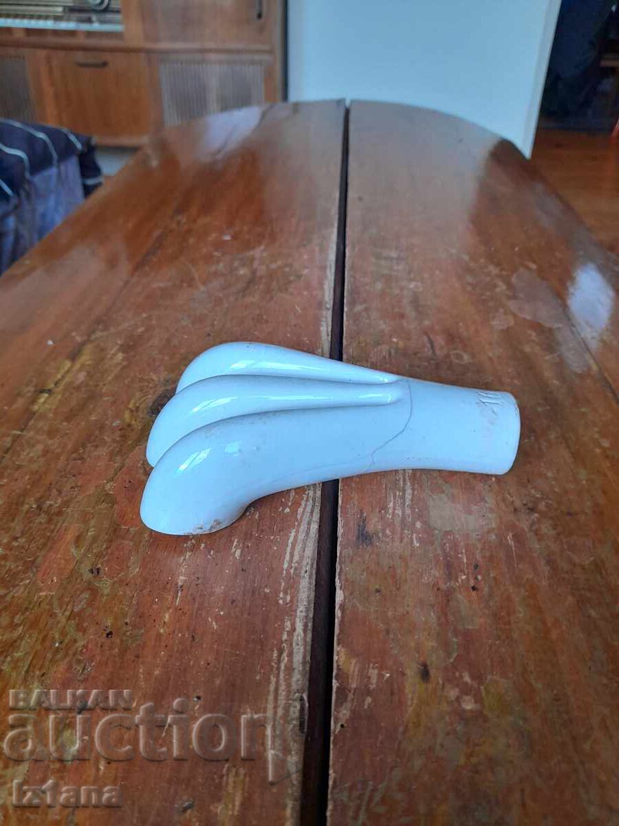 Izolator vechi din porțelan Izolator vechi din porțelan