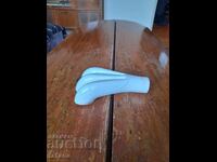 Izolator vechi din porțelan