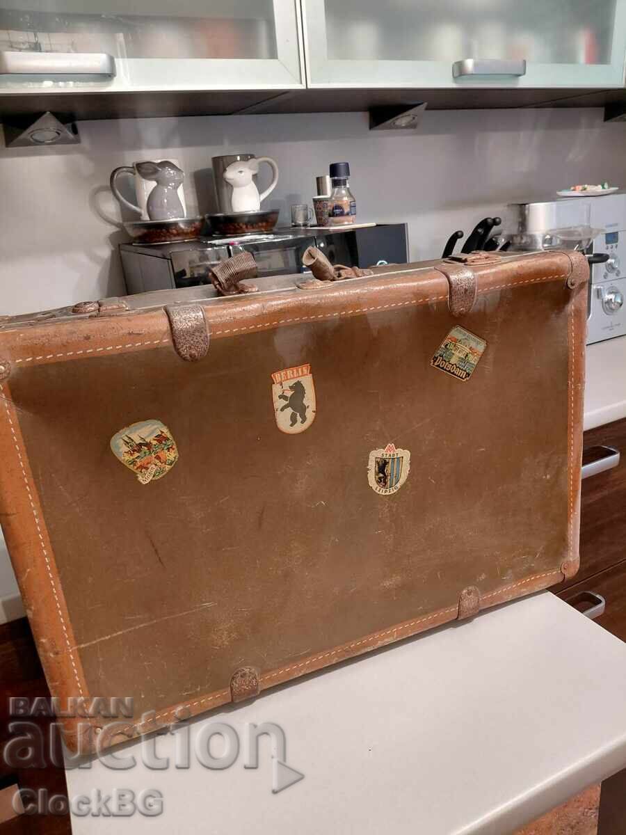 Όμορφο ρετρό βαλίτσα