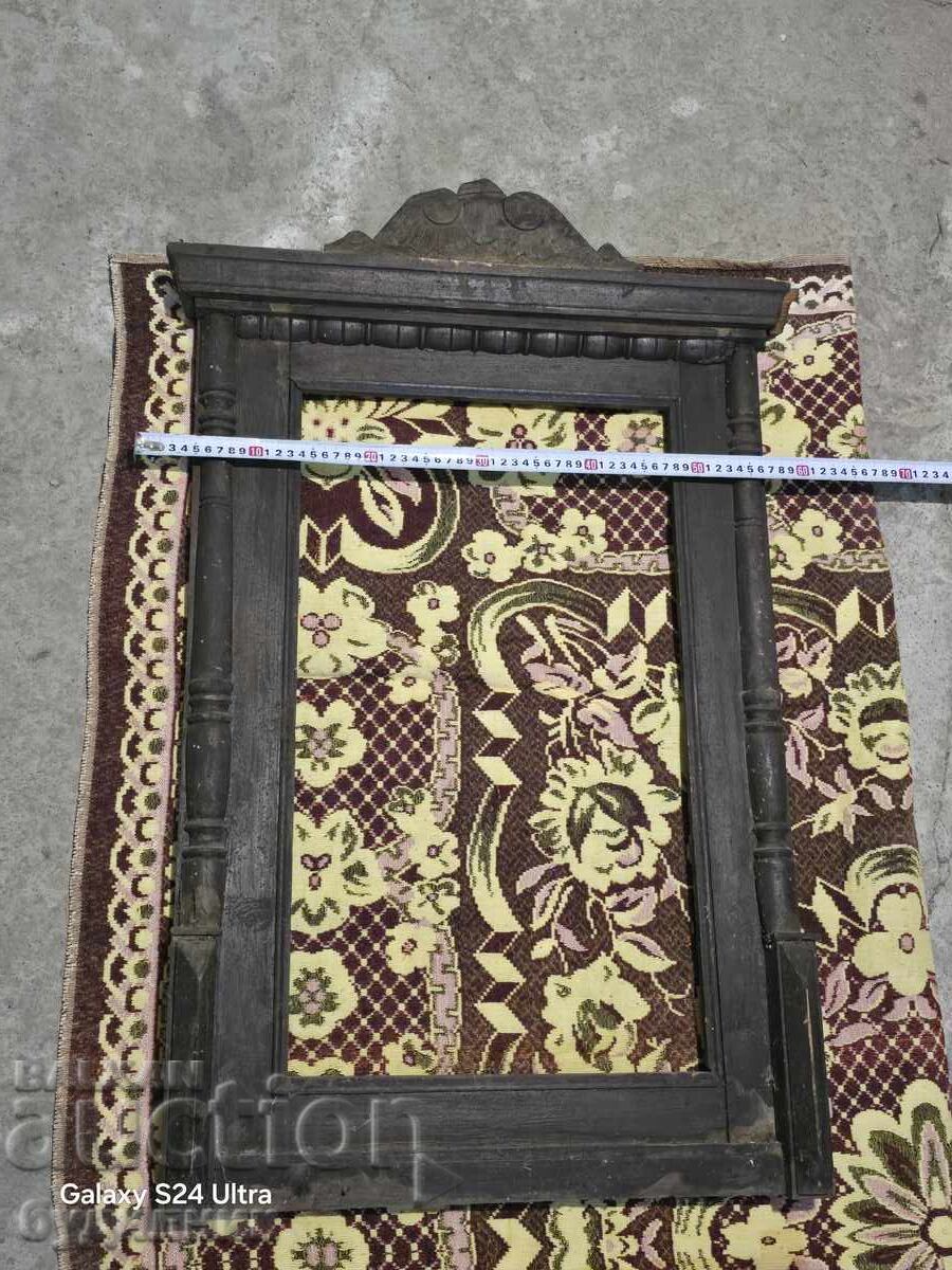 Παράδοση 2 παλιές ξύλινες κορνίζες καθρεπτών. Διαστάσεις φωτογραφιών