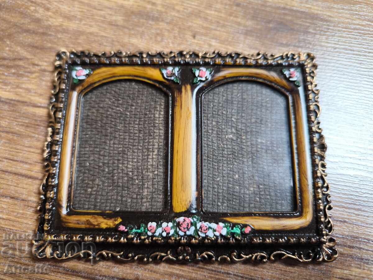 Vintage double photo frame with floral motifs Vintage double photo frame with floral motifs