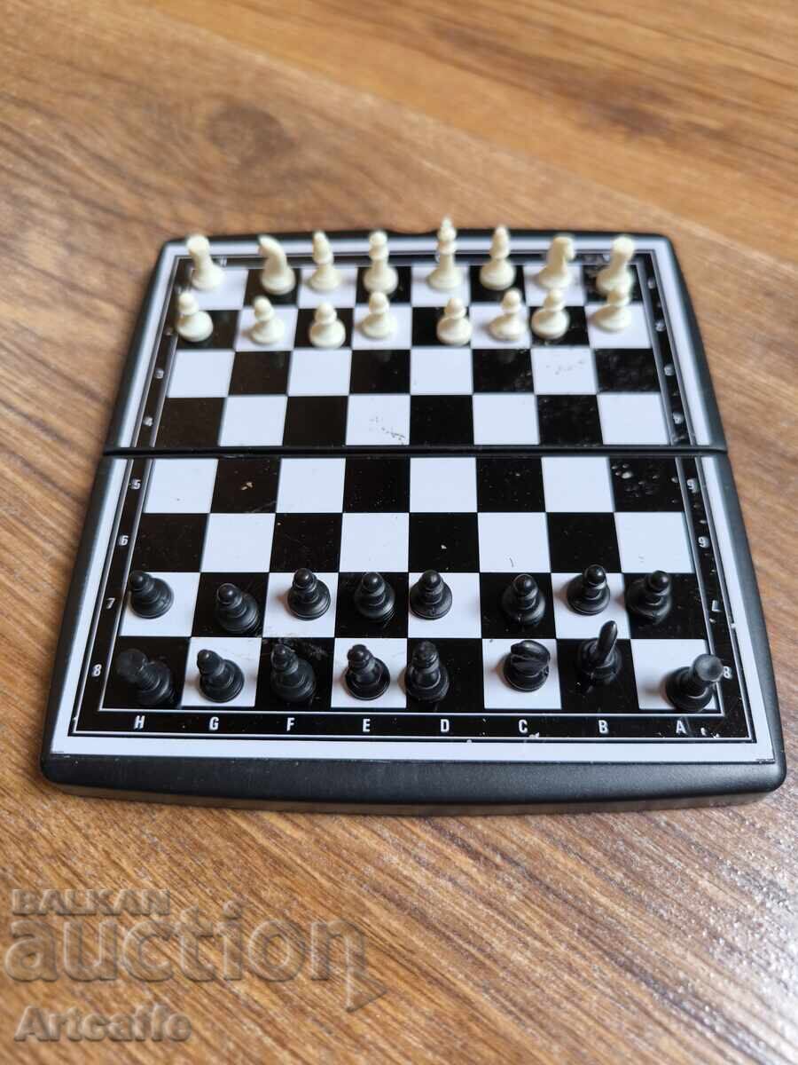 Συμπαγές μαγνητικό σκάκι για ταξίδι Συμπαγές μαγνητικό σκάκι για ταξίδι