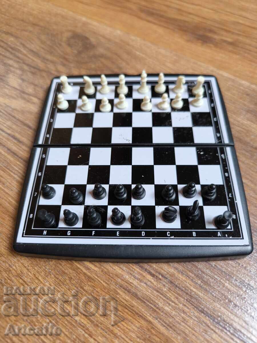 Șah magnetic compact de călătorie