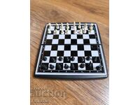 Compact magnetic chess for travel
