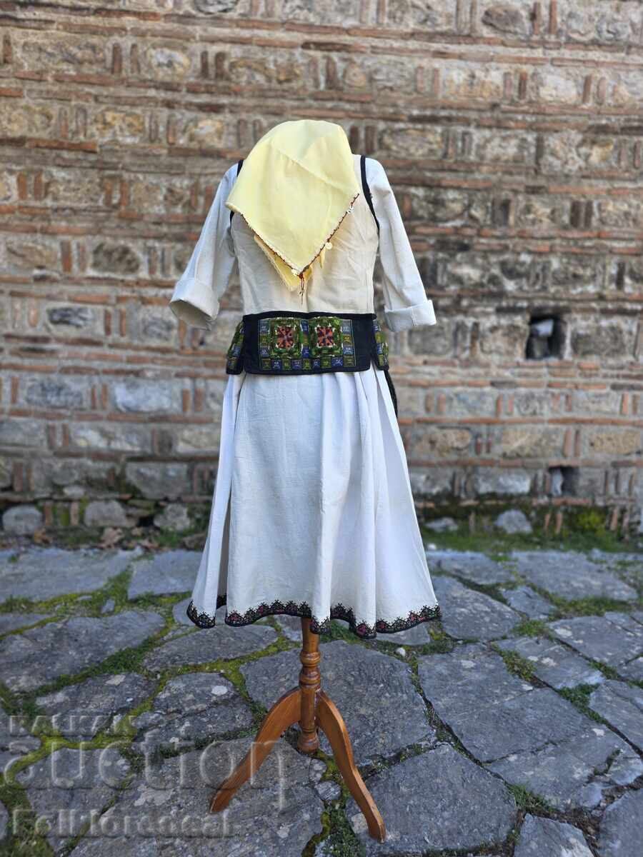 Παράδοση Γυναικεία λαϊκή φορεσιά από τα χωριά του Κουμάνοβου