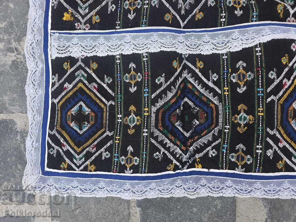 Δημοπρασία Αυθεντική ποδιά από γυναικεία φορεσιά Κουμάνοβο Δημοπρασία Αυθεντική ποδιά από γυναικεία φορεσιά Κουμάνοβο